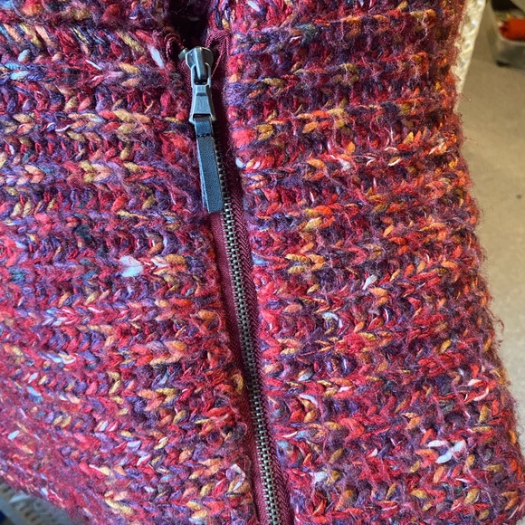 Jessica Soft Knit Red/Multi-Colour Sweater with Zipper Size 16 (14-16) - Picture 4 of 9